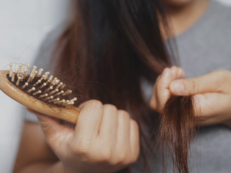 抜け毛が増えたのは失敗じゃない!無添加シャンプーの“好転反応”とは?